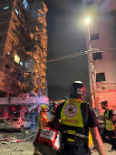 Nueva oleada de ataques iraníes cae sobre Tel Aviv y Jerusalén e impacta varios edificios