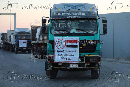 Egyptian Red Crescent convoy with aid for Gaza Strip