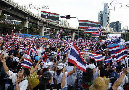Protesters rally at Victory Monument against war with Cambodia