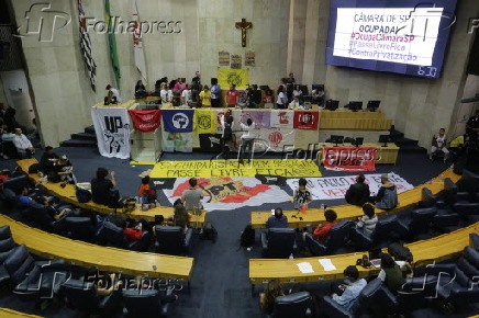 Estudantes ocupam plenário da Câmara Municipal