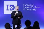 Expresidente Duque afirma que la política se volvió espectáculo y ve retroceso democrático