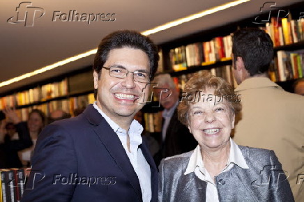 Zulaiê e Sergei Cobra no lançamento do livro 