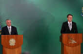 Jair Bolsonaro e Michel Temer fazem pronunciamento após reunião 