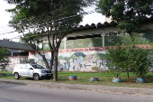 Queda de muro no metrô fecha 11 estação