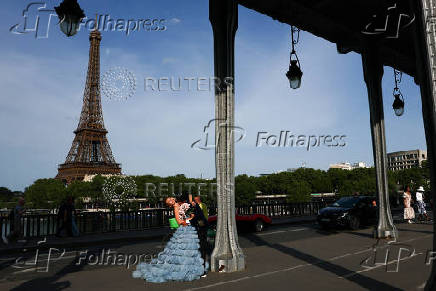 The Pont de Bir-Hakeim bridge and the Eiffel Tower in Paris