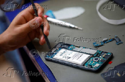 FILE PHOTO: Samsung flags big miss in Q2 profit, citing US AI curbs on China