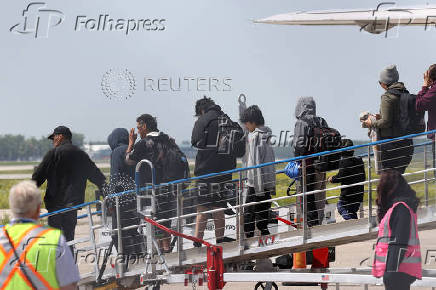 Fire evacuees arrive in Winnipeg