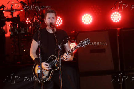 O vocalista Chad Kroeger, do Nickelback, durante show
