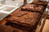 Placas de chocolate da loja Dengo do Shopping JK Iguatemi, em São Paulo