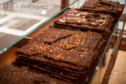 Placas de chocolate da loja Dengo do Shopping JK Iguatemi, em São Paulo