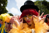 Bloco de Carnaval Ritaleena desfila na Zona Oeste de SP