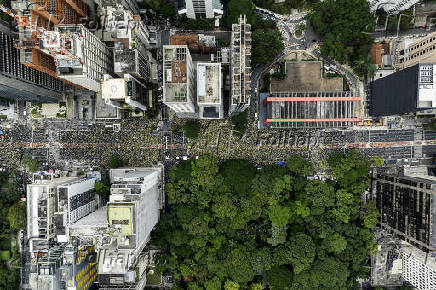 Vista aérea da avenida Paulista, durante discurso de Jair Bolsonaro