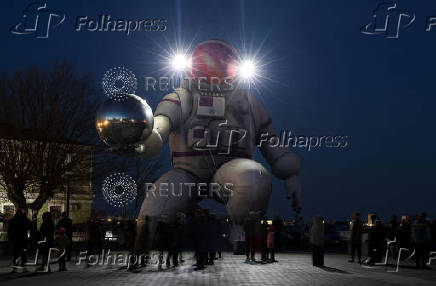 Cosmonaut-shaped inflatable installed in Crimea ahead of Cosmonautics Day celebrations