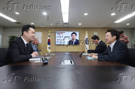 New Reform Party's presidential candidate holds talks with Korean Federation of Teachers Associations chief