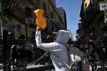 Economic crisis spark protests, in La Paz
