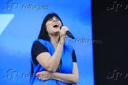 Cantora Fernanda Brum participou do evento Marcha para Jesus.