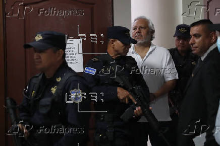 Abogado crítico de Bukele seguirá detenido en El Salvador y proceso pasa a siguiente fase