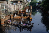 Manila orders cleanup of waterways after health emergency