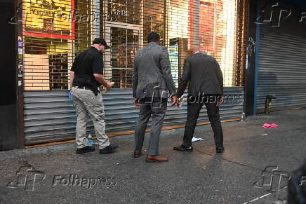 1 homem morto e outros 2 feridos em tiroteio e corte na Avenida Westchester e na Avenida Southern, dentro dos limites do distrito 41, no bairro de Longwood, no Bronx, cidade de Nova York