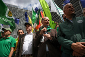 Marcha simbólica de agricultores europeos desde el Parlamento Europeo hasta la Comisión Europea