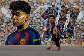 Mural del jugador Lamine Yamal en el Parque de Rocafonda de Mataró
