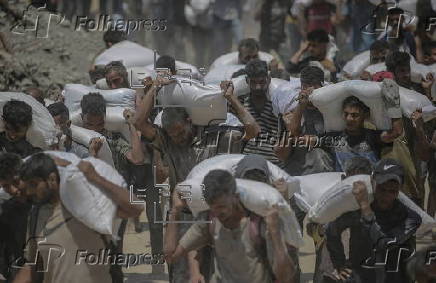Aid enters Gaza Strip after Israel announces daily pause of hostilities