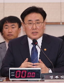 Science minister attends parliamentary session