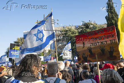 PROTESTAS EXIGIENDO EL FIN DE LA GUERRA