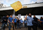 Argentine bus unions call a strike to demand wage increase