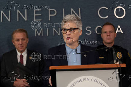 Minnesota police, FBI hunt suspect in deadly shooting of Democratic state lawmakers