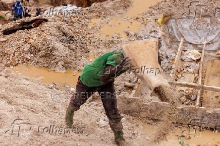 FILE PHOTO: In Congo, rebels' latest fight is to revive the economy