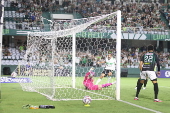 Campeonato paranaense partida entre o coritiba contra o maringá