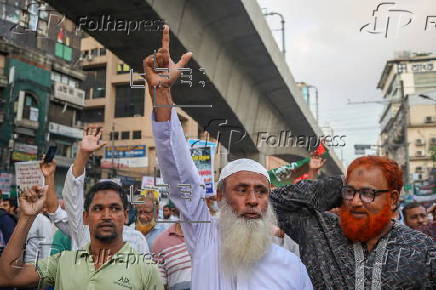 Protest in Dhaka after police clashed with pro-Hasina activists