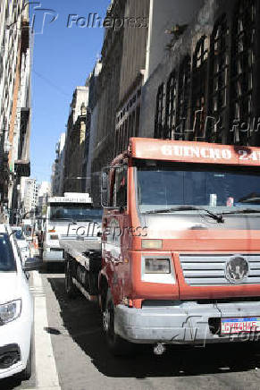Guinchos fazem protesto no Centro de SP