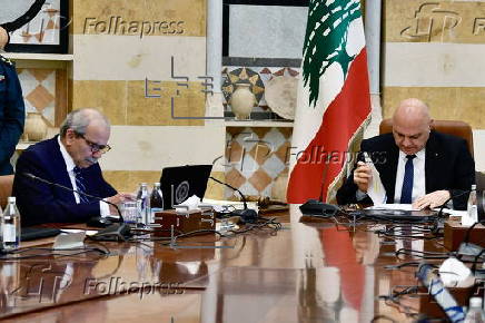 Lebanese government discusses weapon centralization in the army