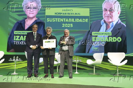 Homenageada izabella teixeira com o prêmio norman borlaug na 24º congresso brasileiro do agronegócio