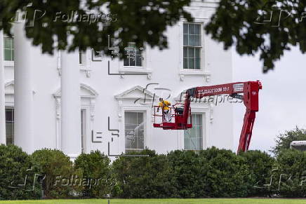 White House undergoes pressure washing in Washington