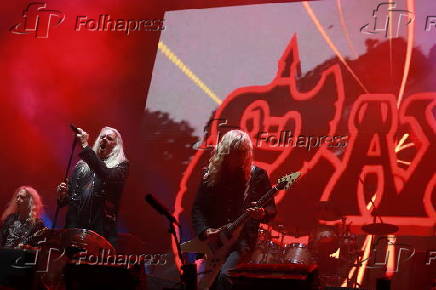 Saxon se apresenta no bangers open air