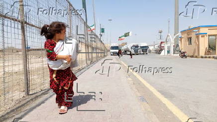 Border closure causes LPG and food shortages in Taftan border town