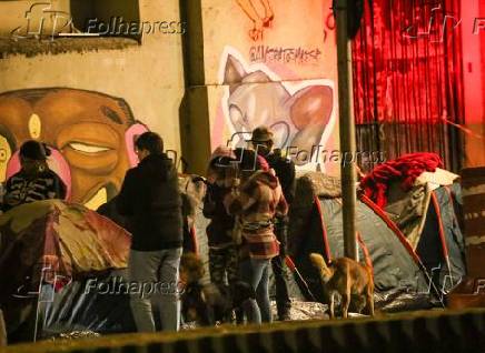 Moradores do Complexo 9 de Julho (SP).