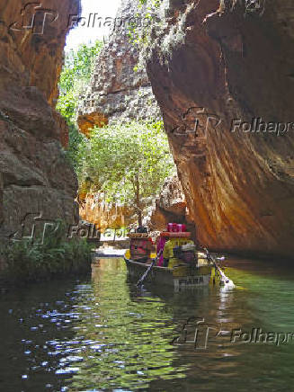 Passeio de catamarã no Cânion do Xingó (SE)
