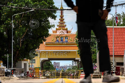 Thai PM Shinawatra visits disputed border as tensions simmer