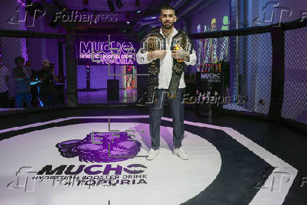 El campeón del mundo del peso ligero de artes marciales mixtas, el español Ilia Topuria, comparece este viernes en una rueda de prensa, en Madrid