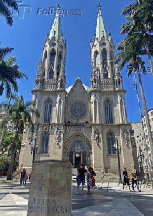 Catedral da Sé em destaque no centro de São Paulo