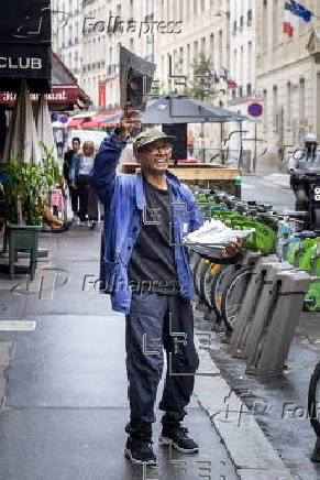 The last Newspaper Hawker in Paris to receive Order of Merit from President Macron