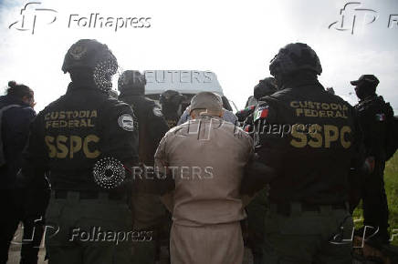 Mexico transfers cartel members to the U.S.