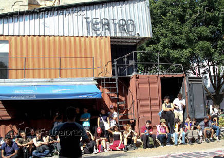 Manifestação contra a desapropriação do Teatro Contêiner