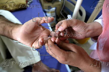 Patients receive treatment on World Diabetes Day in Peshawar