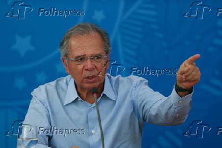 Paulo Guedes durante entrevista no Palácio do Planalto