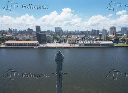 Vista aérea da Torre de Cristal, Parque das Esculturas